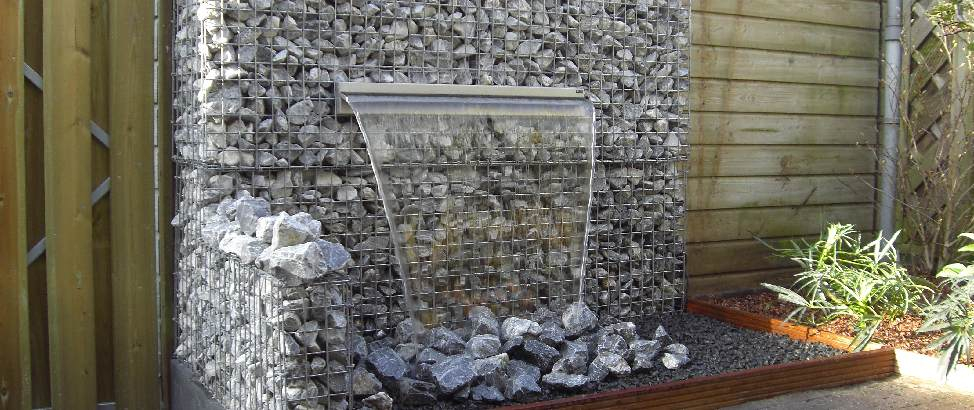  Einen Gabionen-Wasserfall planen: Aufbau, Wasserbecken und Technik