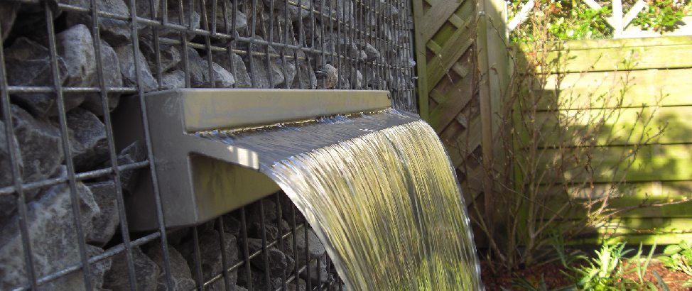 Gabionen-Wasserfall im Garten