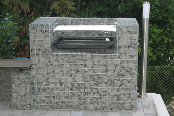 Verschönern Sie Ihren Garten mit einem Gabionen-Grill von Gabion Steinkörbe.