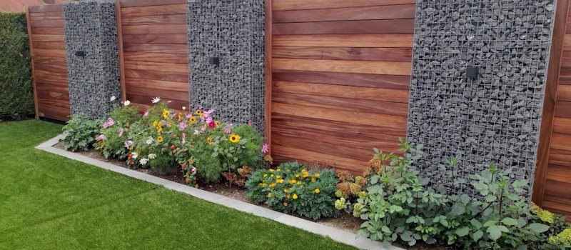 Eine Gabionenwand ist die ideale dekorative Bereicherung für Ihren Garten!