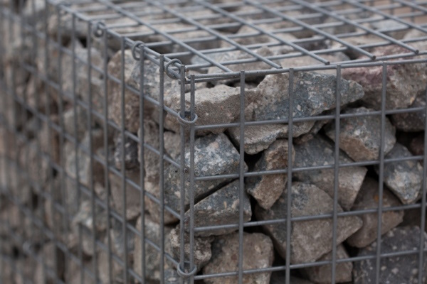Wenn Sie einen Gabionen-Bausatz zum Selbermachen kaufen, können Sie ihn mit Bruchsteinen befüllen. Wenn Sie einen Gabionen-Bausatz zum Selbermachen kaufen, können Sie ihn mit Bruchsteinen befüllen.